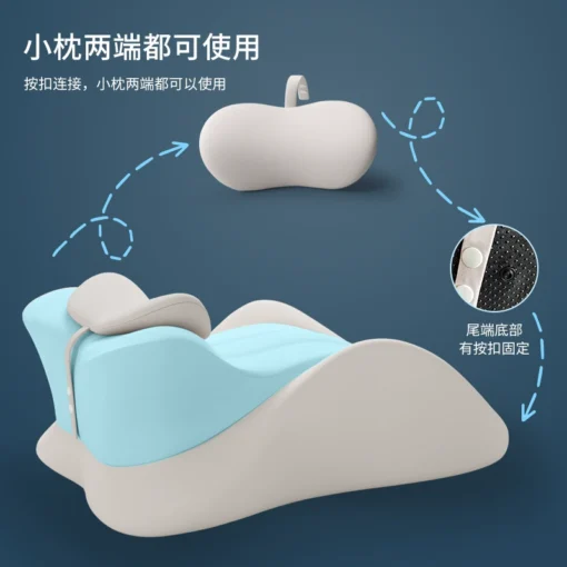 Dormir sur le lit sur le lit gisant sur l'oreiller de lit allongé sur l'oreiller de lit jouant avec un dossier de mousse à mémoire de téléphone mobile allongé sur le coussin d'oreiller en position couchée allongée sur l'oreiller de sommeil – Image 3